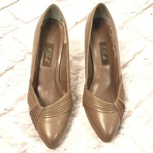 10Park women's Vintage Brown Pumps heels size 6.5